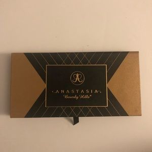 Anastasia Beverly Hills World Traveler Palette